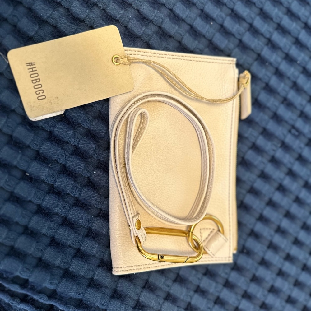 Hobo Wristlet- leather, cream color